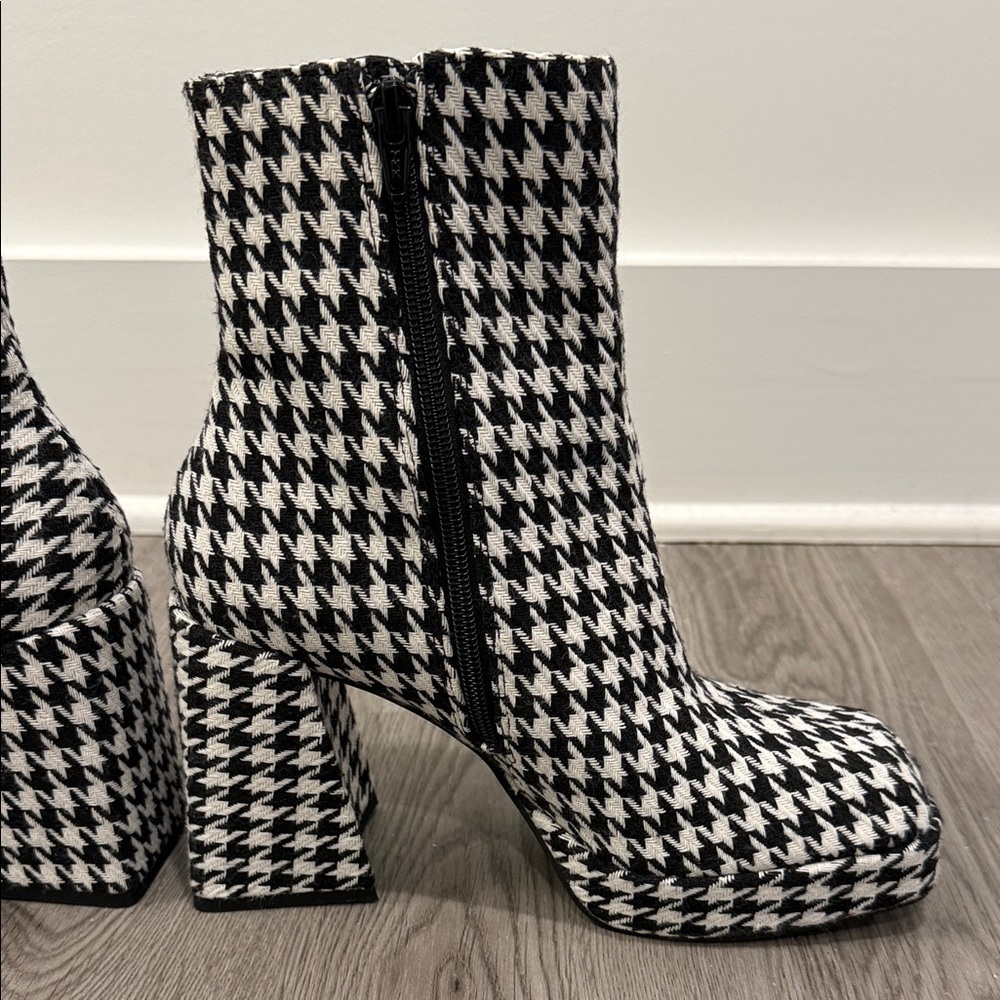 Gianni Bini So-Retro platform block heel bootie in houndstooth print - Picture 5 of 13